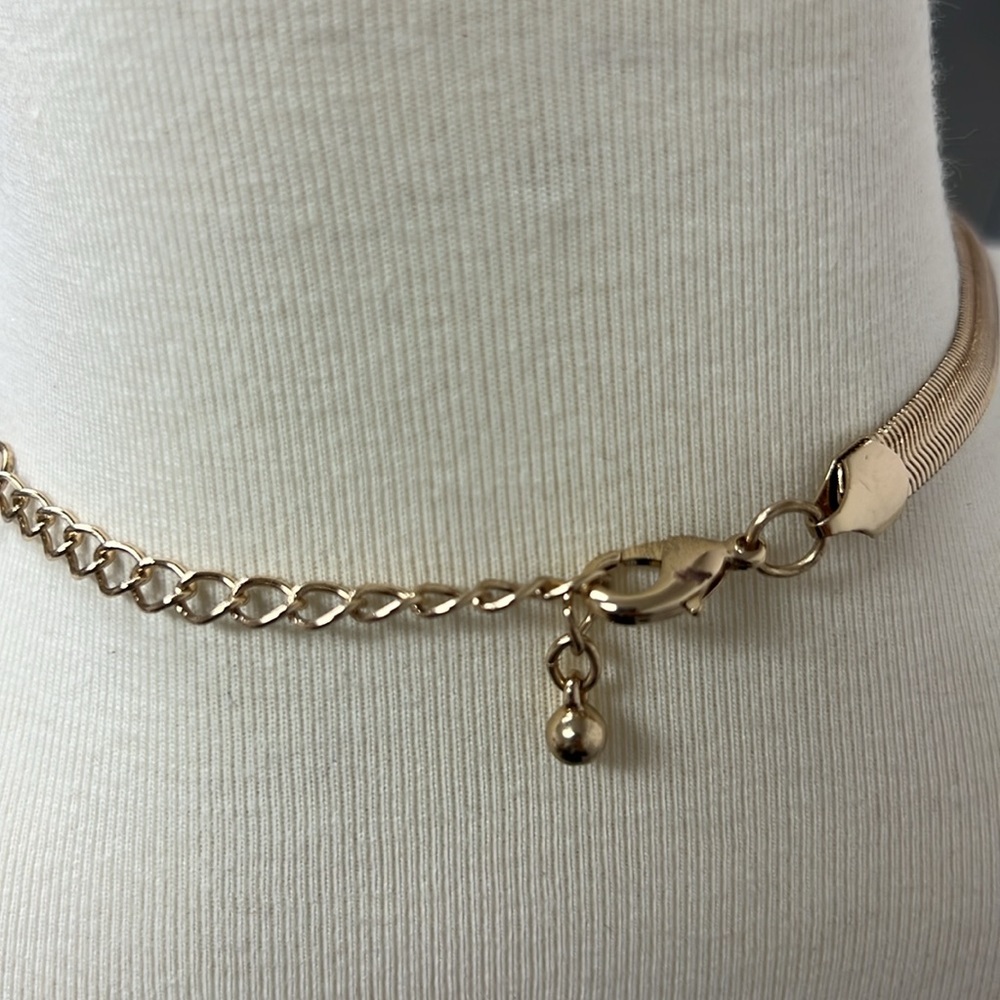 Gold statement necklace - Picture 3 of 3